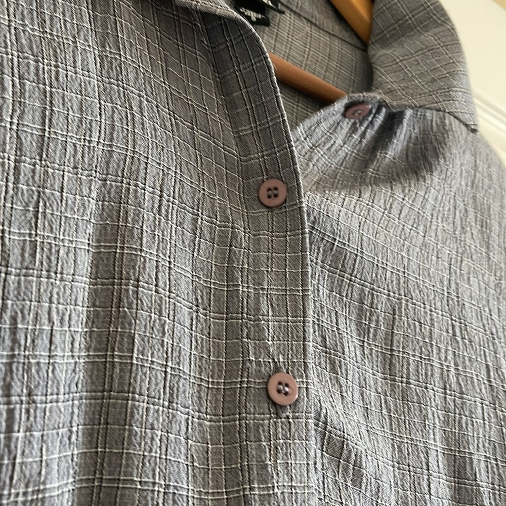 Eileen Fisher gray plaid boxy shirt/top, buttoned, cropped - Picture 3 of 4